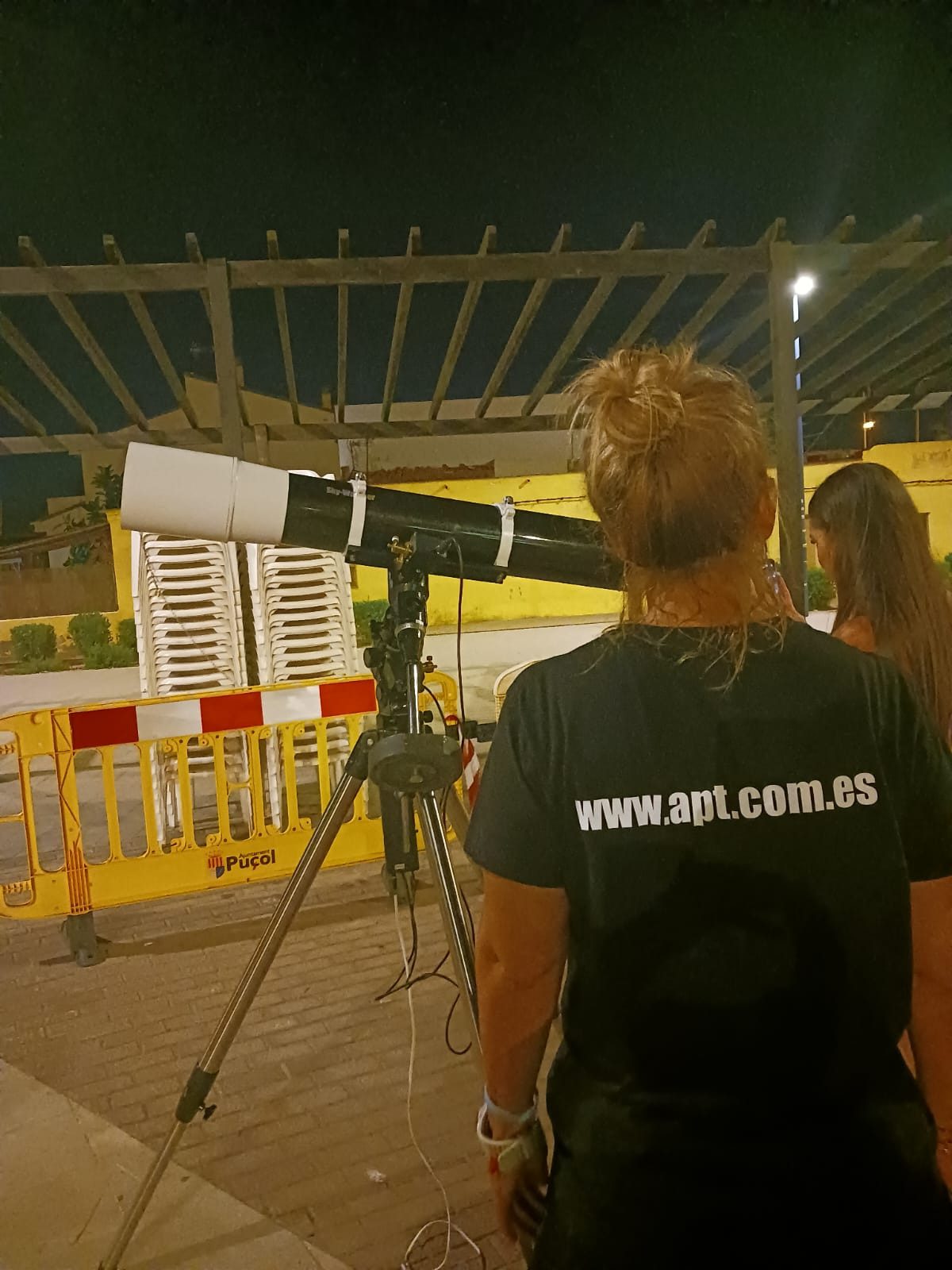 Monitor de APT durante la observación pública en Puzol