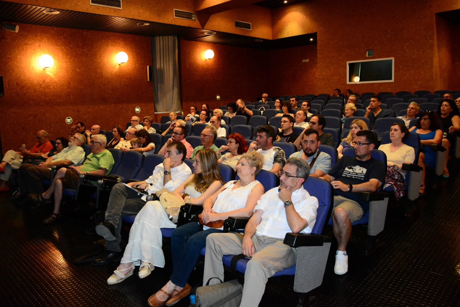 Público asistente a la conferencia del Día del Asteroide