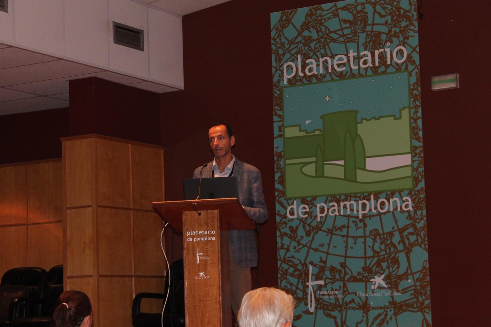 Amadeo Aznar interviniendo en el Congreso Estatal de Astronomía de Pamplona